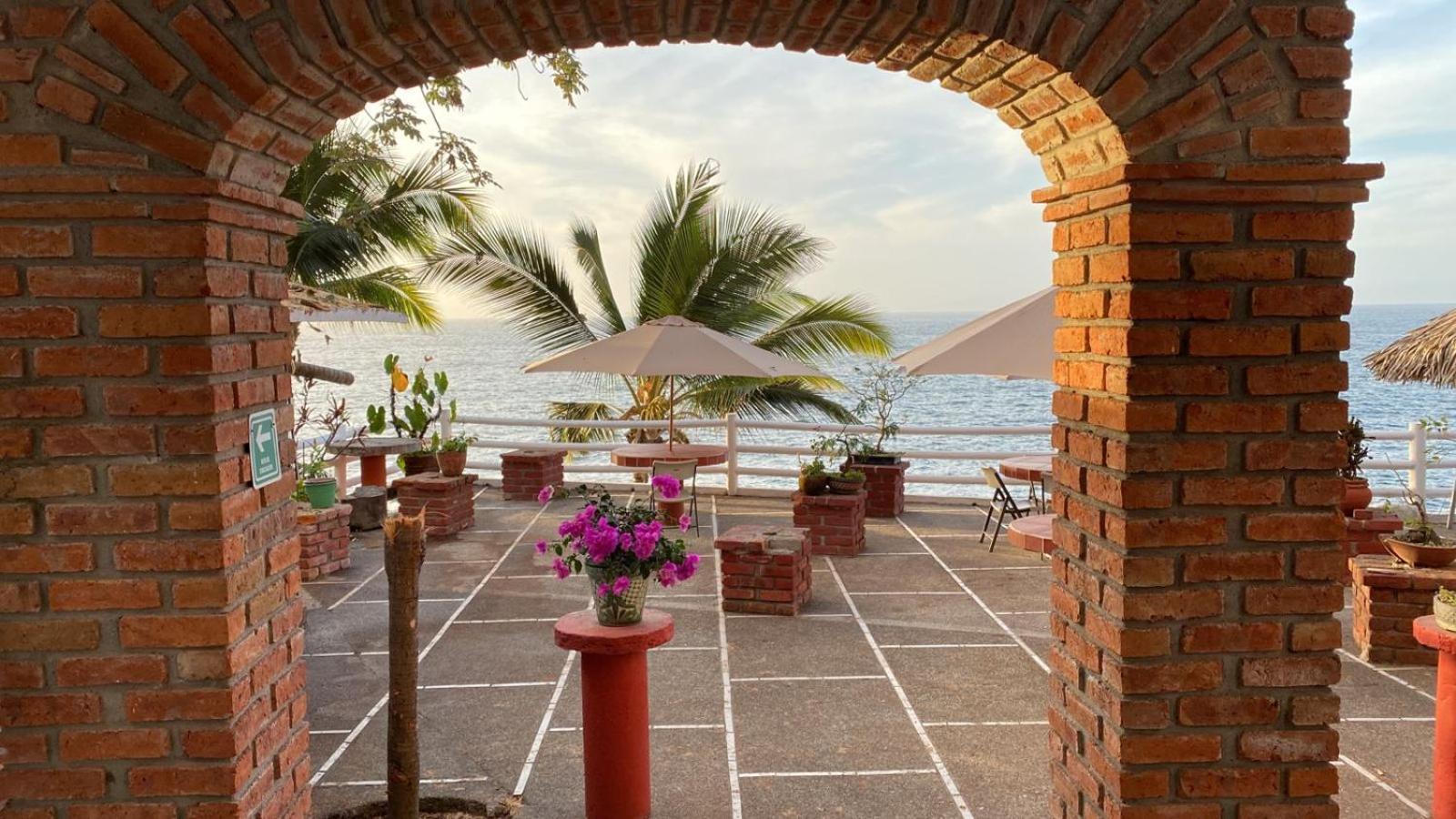 Traditional Sierra Leon Oceanfront Rooms - Adults Only Puerto Vallarta Dış mekan fotoğraf