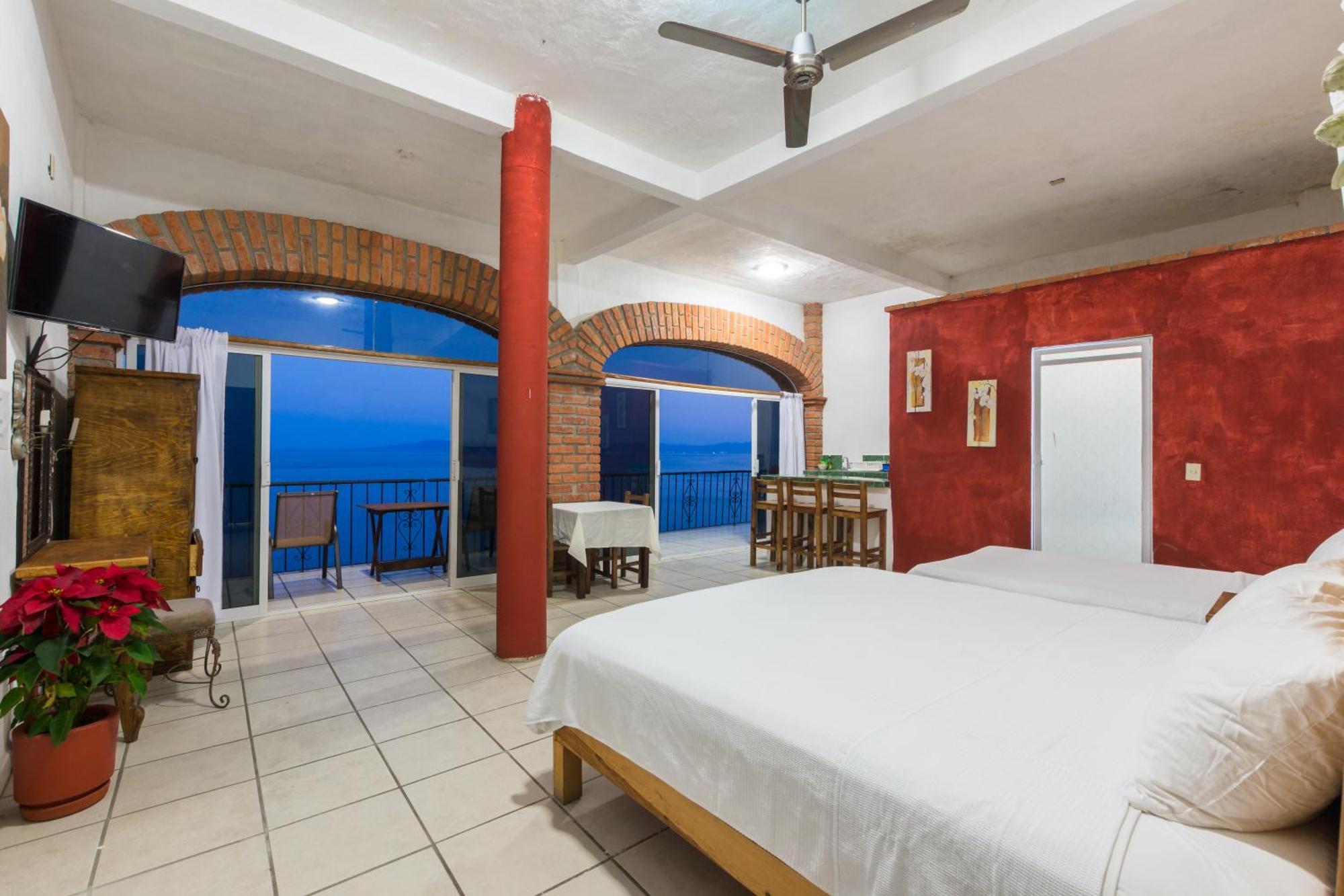 Traditional Sierra Leon Oceanfront Rooms - Adults Only Puerto Vallarta Dış mekan fotoğraf