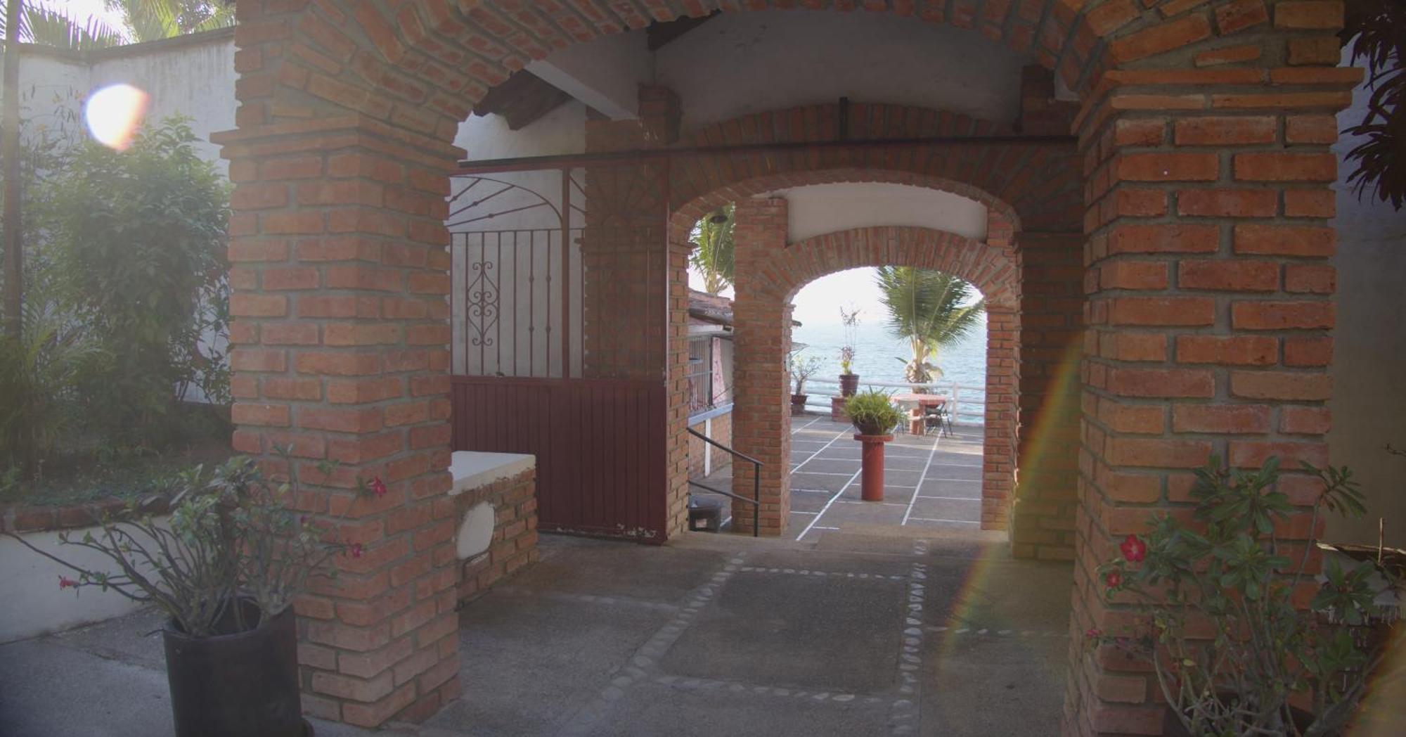Traditional Sierra Leon Oceanfront Rooms - Adults Only Puerto Vallarta Dış mekan fotoğraf