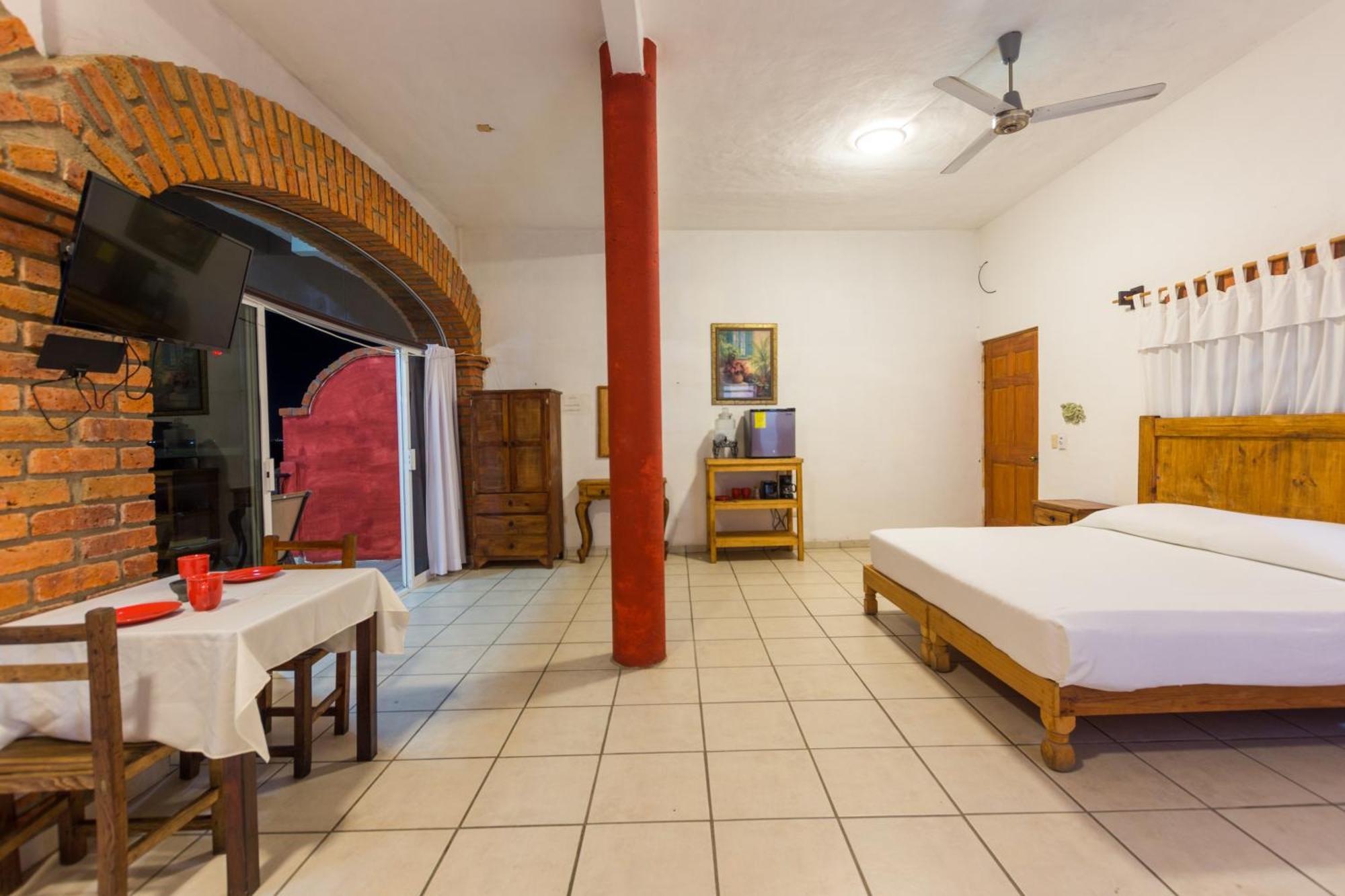 Traditional Sierra Leon Oceanfront Rooms - Adults Only Puerto Vallarta Dış mekan fotoğraf