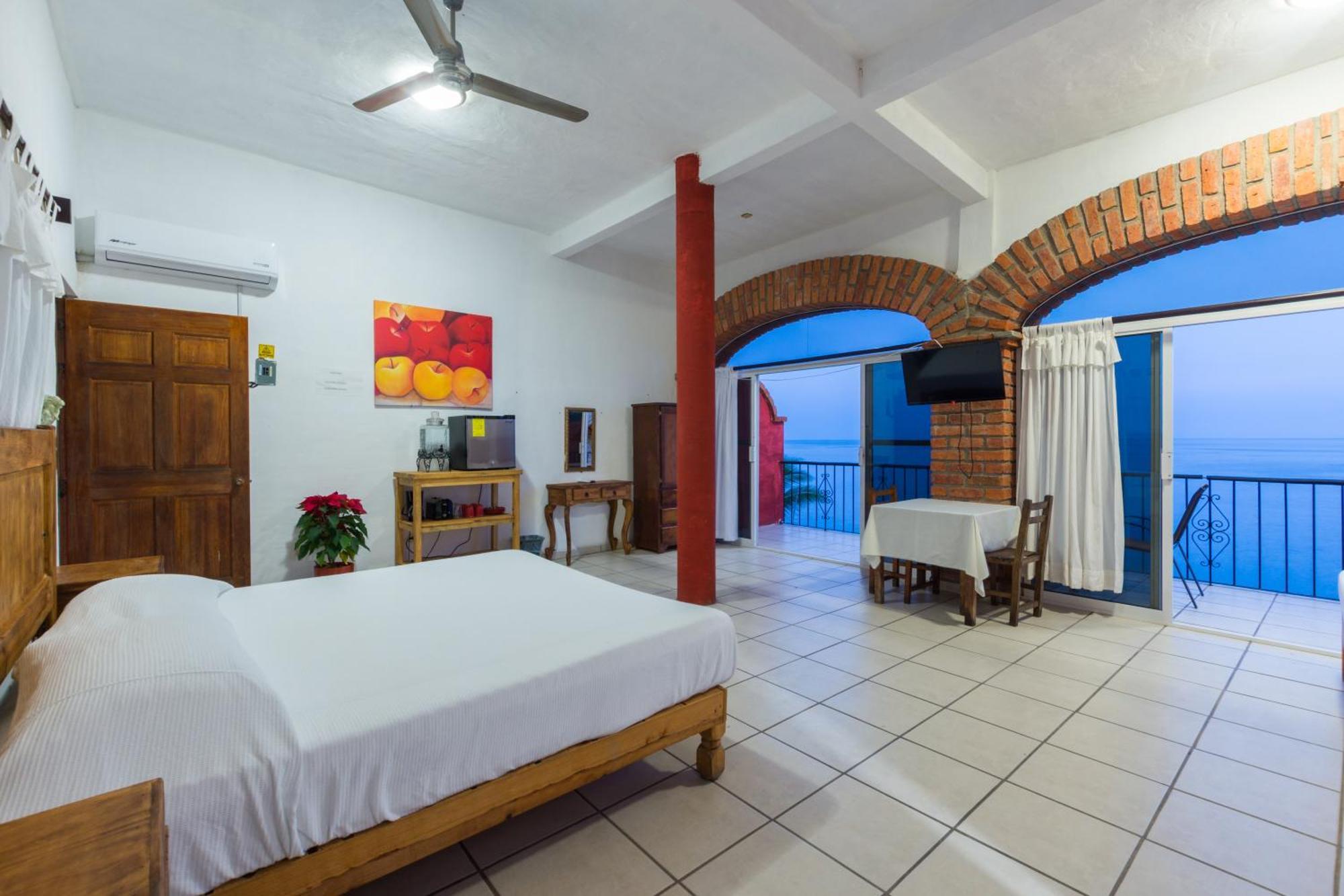 Traditional Sierra Leon Oceanfront Rooms - Adults Only Puerto Vallarta Dış mekan fotoğraf