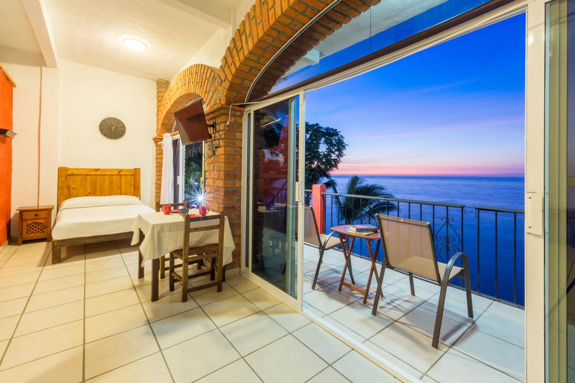 Traditional Sierra Leon Oceanfront Rooms - Adults Only Puerto Vallarta Dış mekan fotoğraf