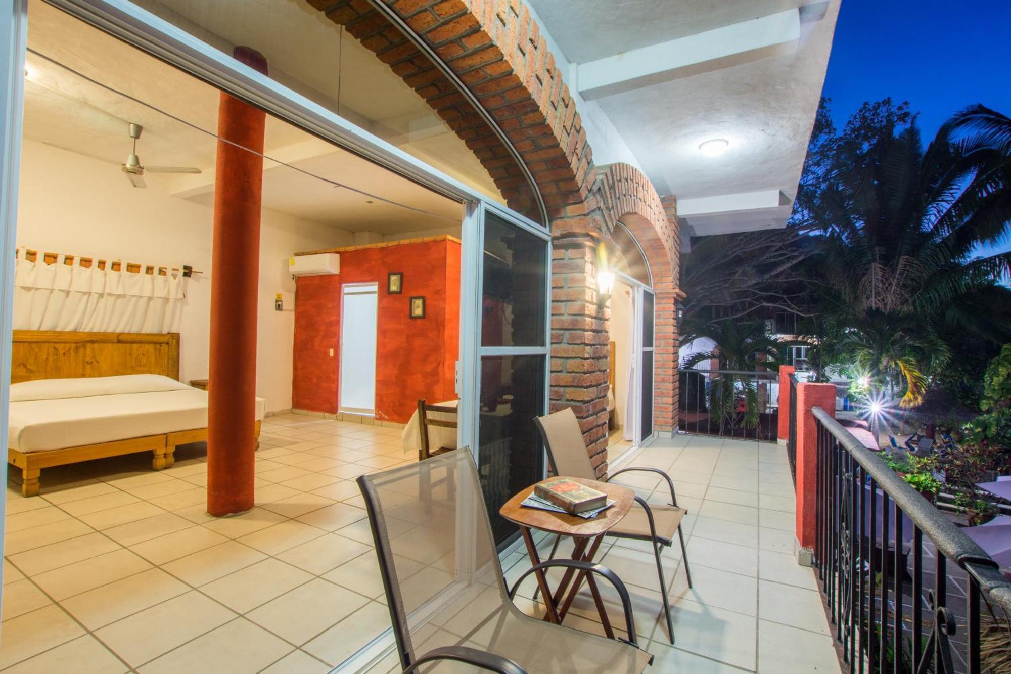 Traditional Sierra Leon Oceanfront Rooms - Adults Only Puerto Vallarta Dış mekan fotoğraf