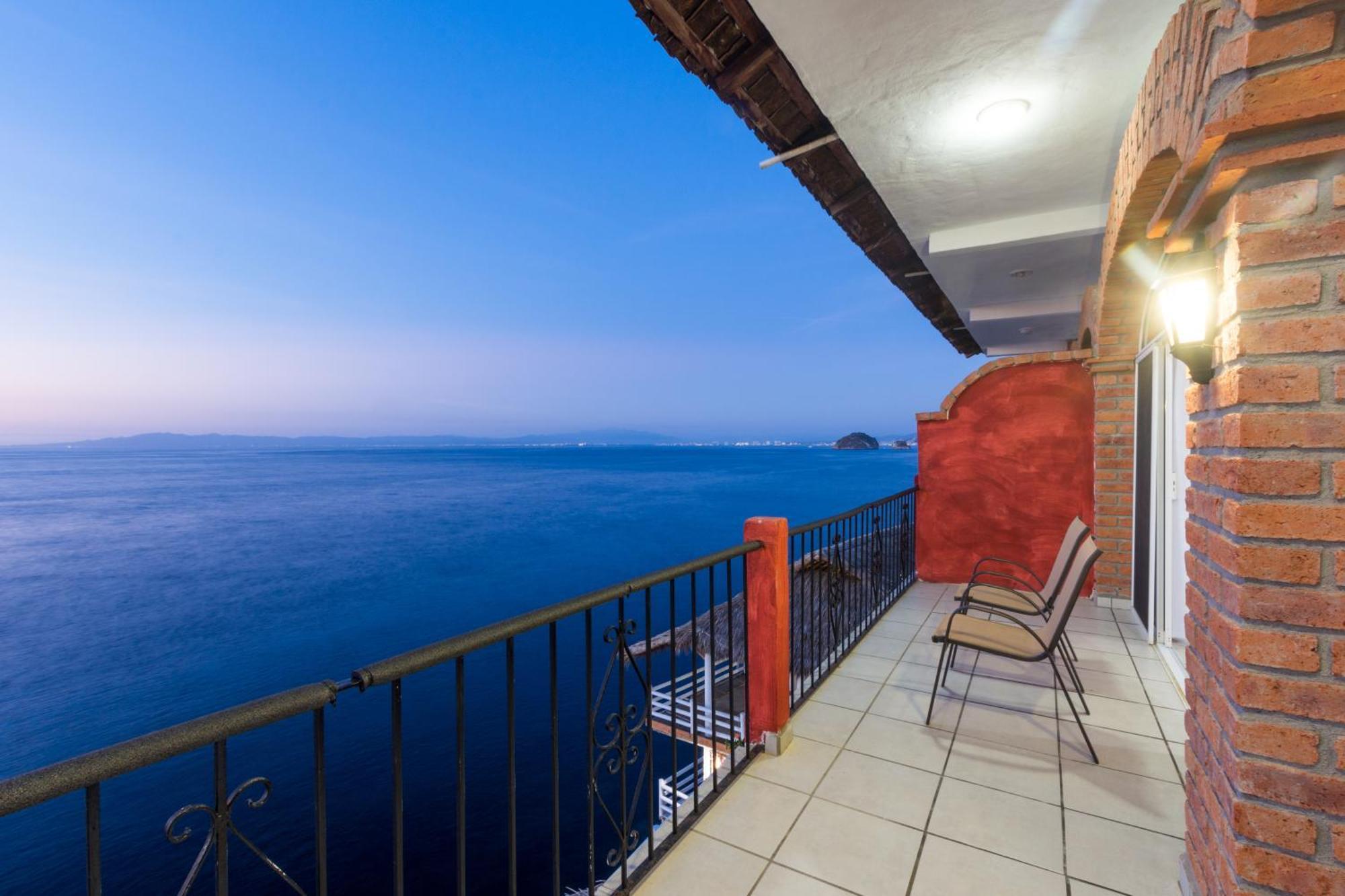 Traditional Sierra Leon Oceanfront Rooms - Adults Only Puerto Vallarta Dış mekan fotoğraf