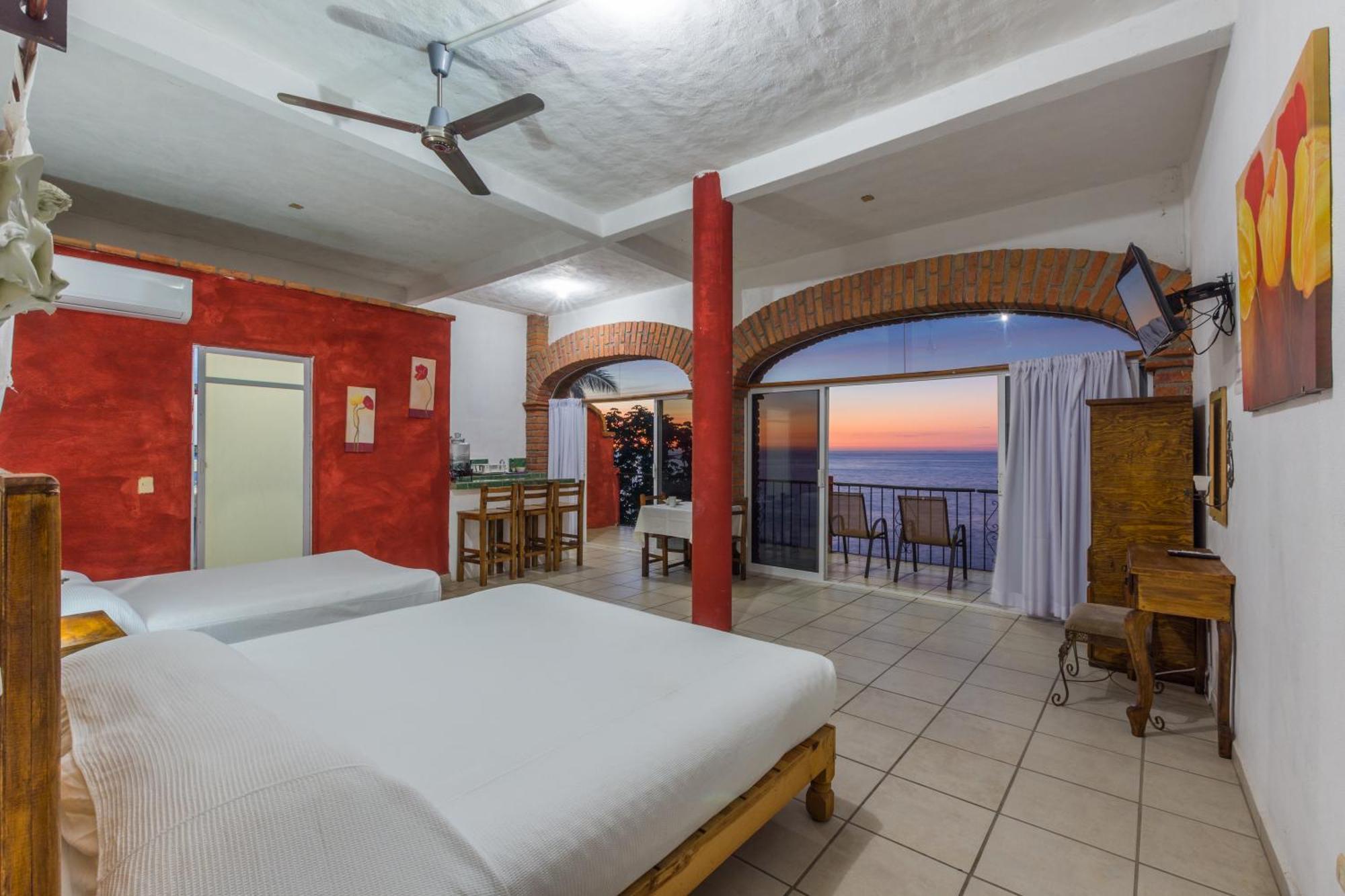 Traditional Sierra Leon Oceanfront Rooms - Adults Only Puerto Vallarta Dış mekan fotoğraf