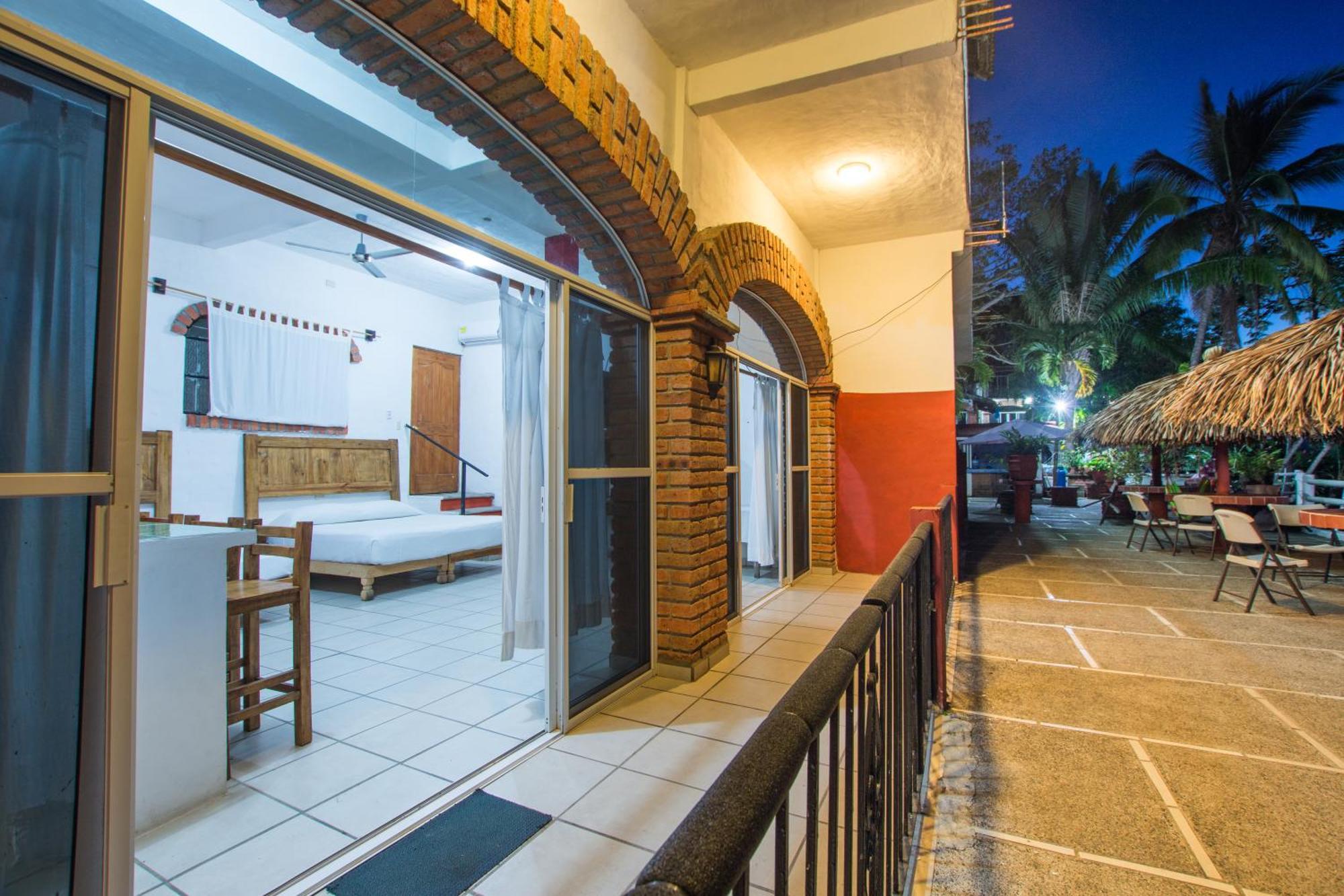 Traditional Sierra Leon Oceanfront Rooms - Adults Only Puerto Vallarta Dış mekan fotoğraf