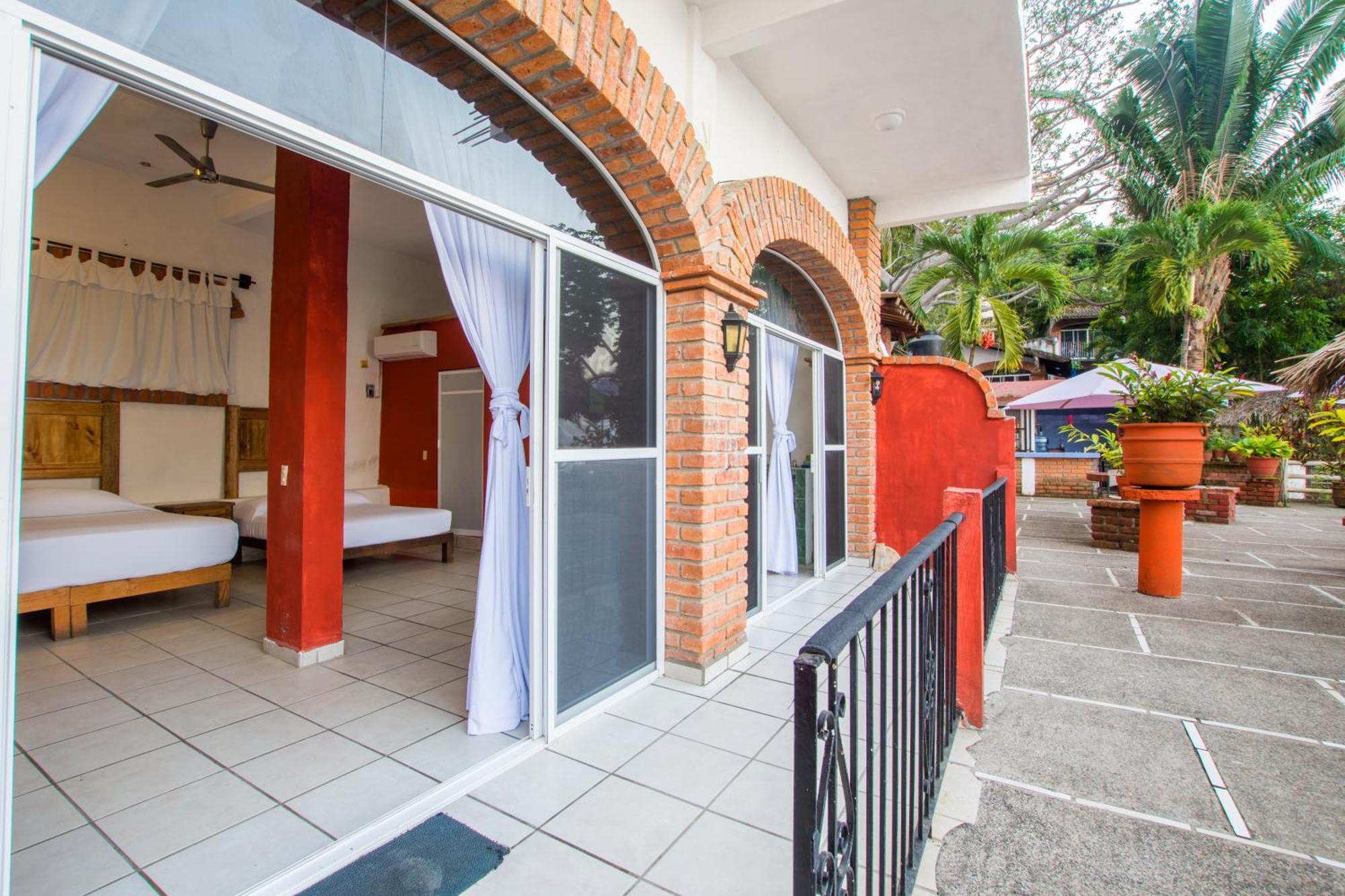 Traditional Sierra Leon Oceanfront Rooms - Adults Only Puerto Vallarta Dış mekan fotoğraf