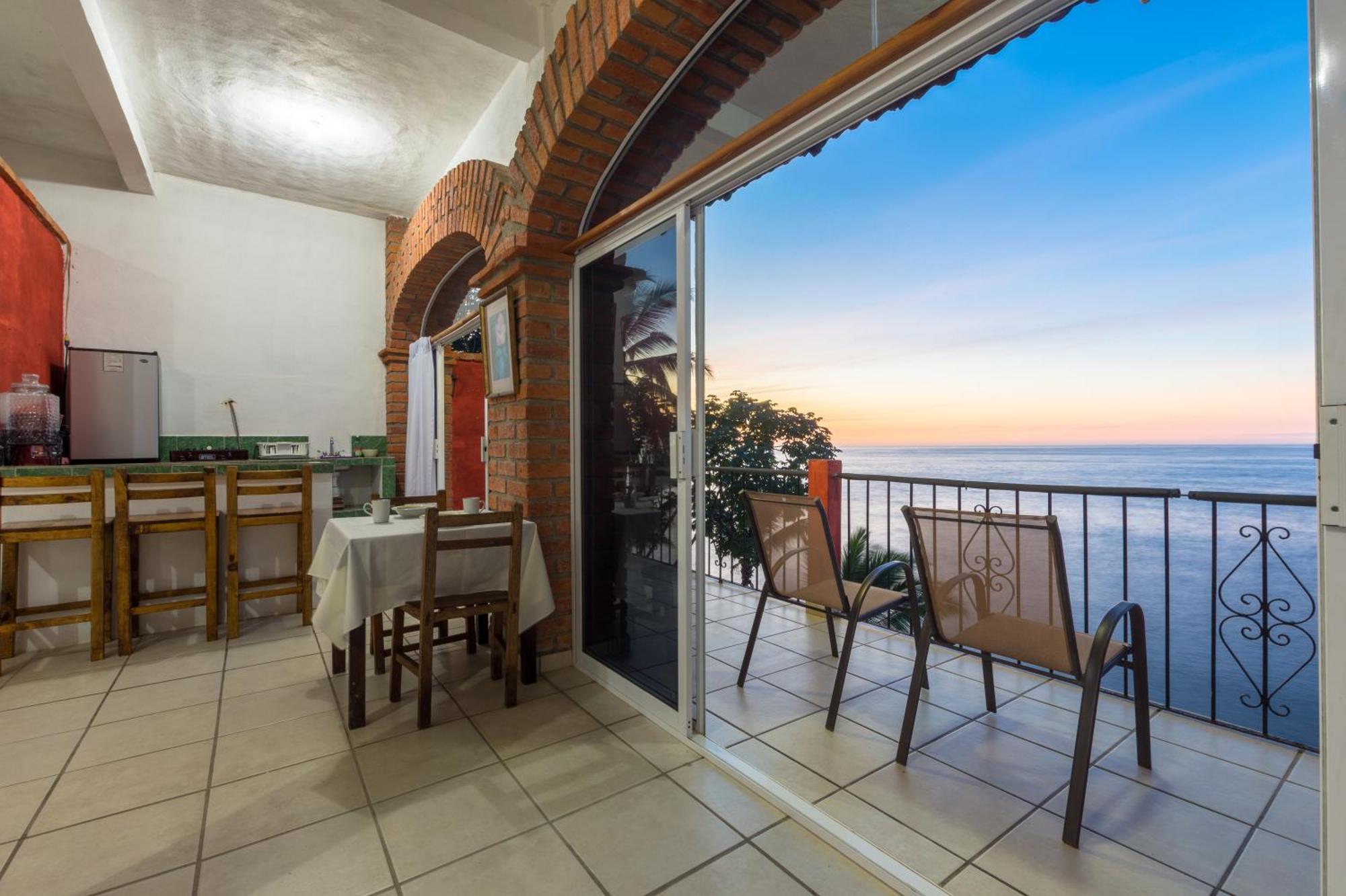 Traditional Sierra Leon Oceanfront Rooms - Adults Only Puerto Vallarta Dış mekan fotoğraf